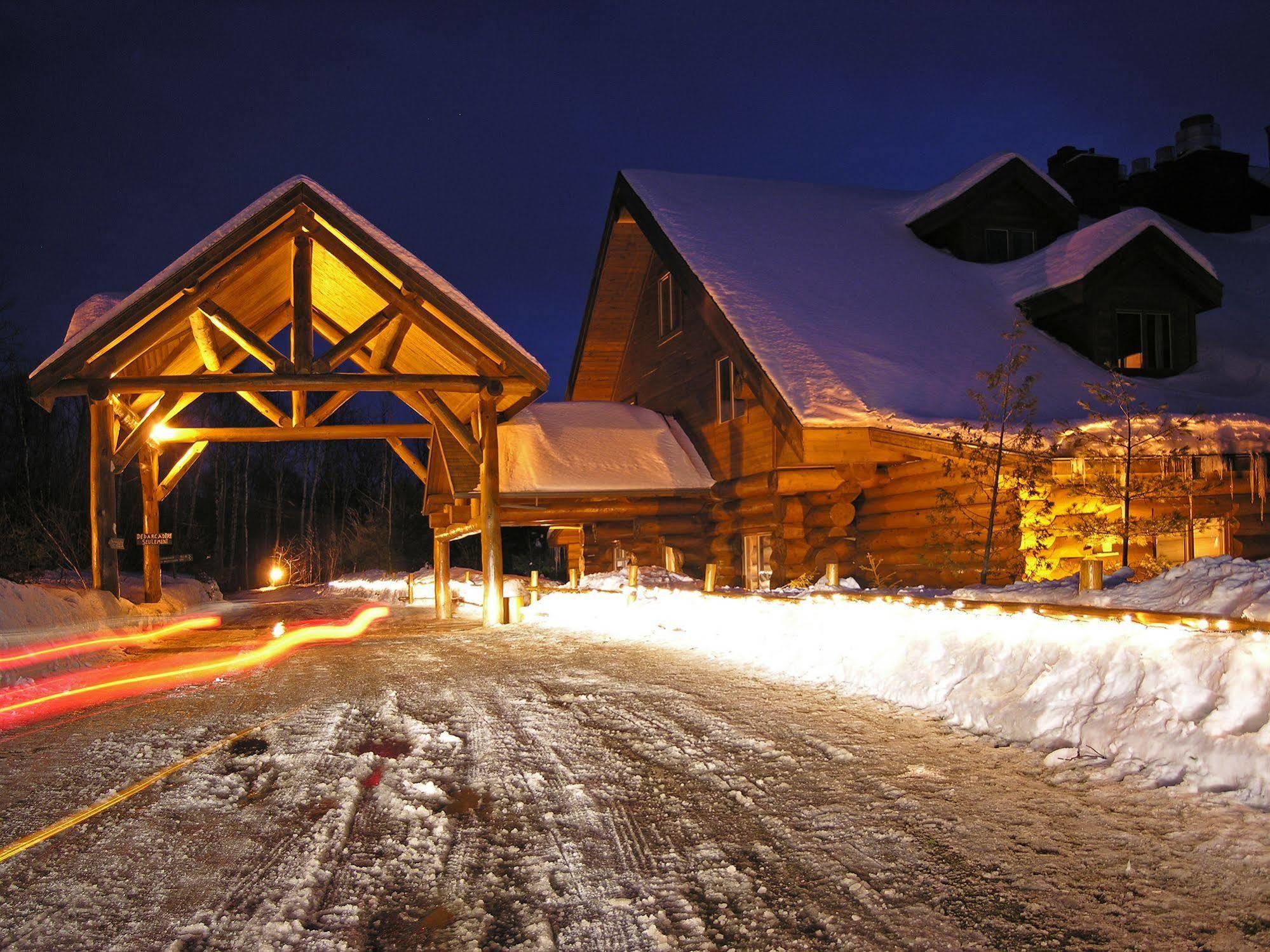 Sacacomie Hôtel et Spa Saint-Alexis-des-Monts Buitenkant foto